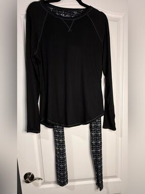 ClimateRight by Cuddl Duds Pajama Set Black & White Geometric Print